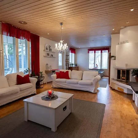 Spacious Detached House For A Larger Group Huvilat