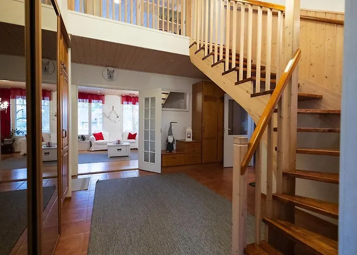 Spacious Detached House For A Larger Group וילה