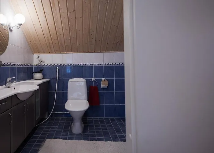 Spacious Detached House For A Larger Group * רובניימי