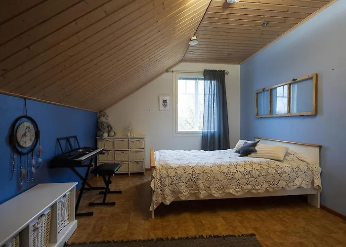 Spacious Detached House For A Larger Group רובניימי