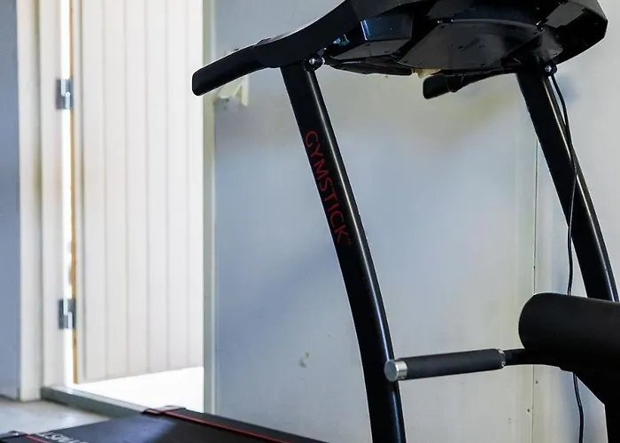 Spacious Detached House For A Larger Group וילה